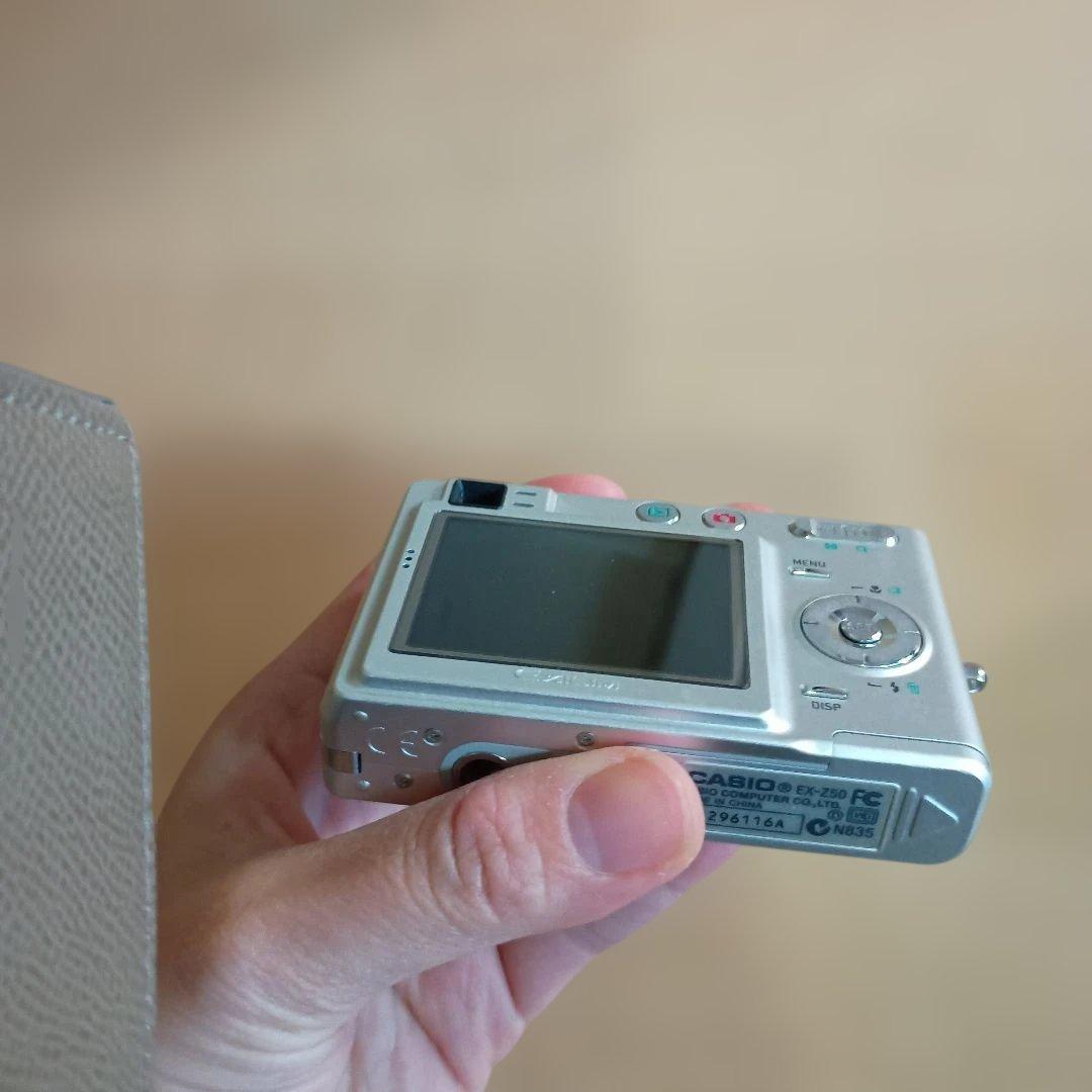 EXILIM コンパクトデジタルカメラ　 充電スタンド付き