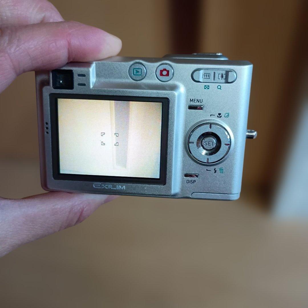 EXILIM コンパクトデジタルカメラ　 充電スタンド付き
