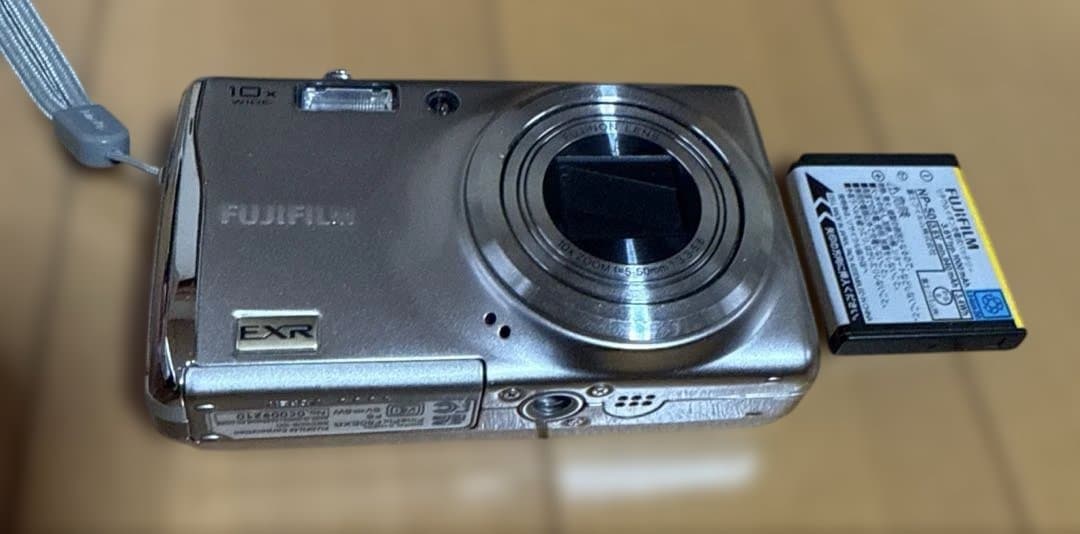 FUJIFILM FinePix F80 EXR コンパクトデジカメ　ジャンク