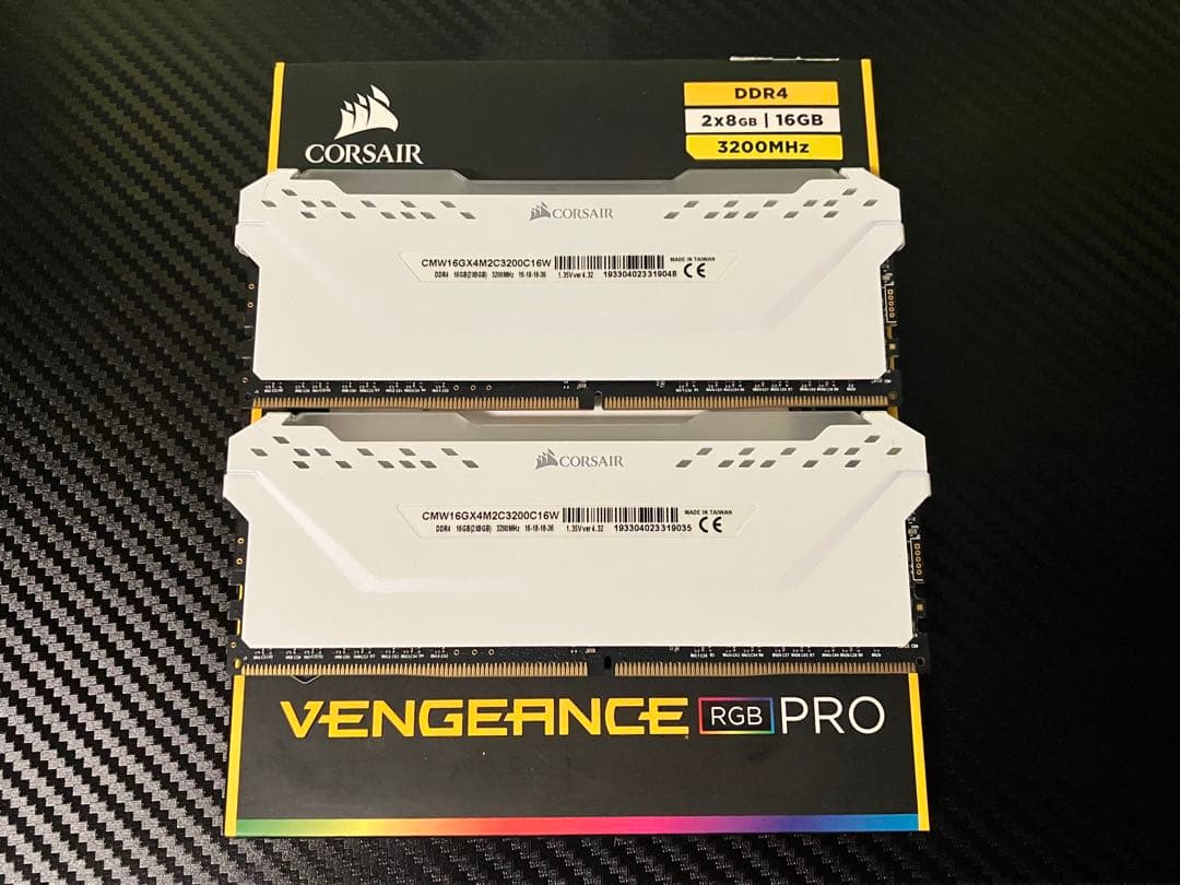 CORSAIR VENGEANCE RGB PRO DDR4 16GB ホワイト