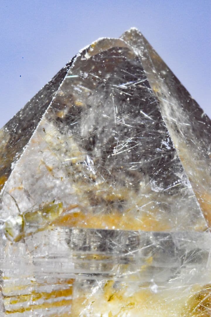 ザギ・マウンテン産 角閃石？入りツインスモーキークォーツ