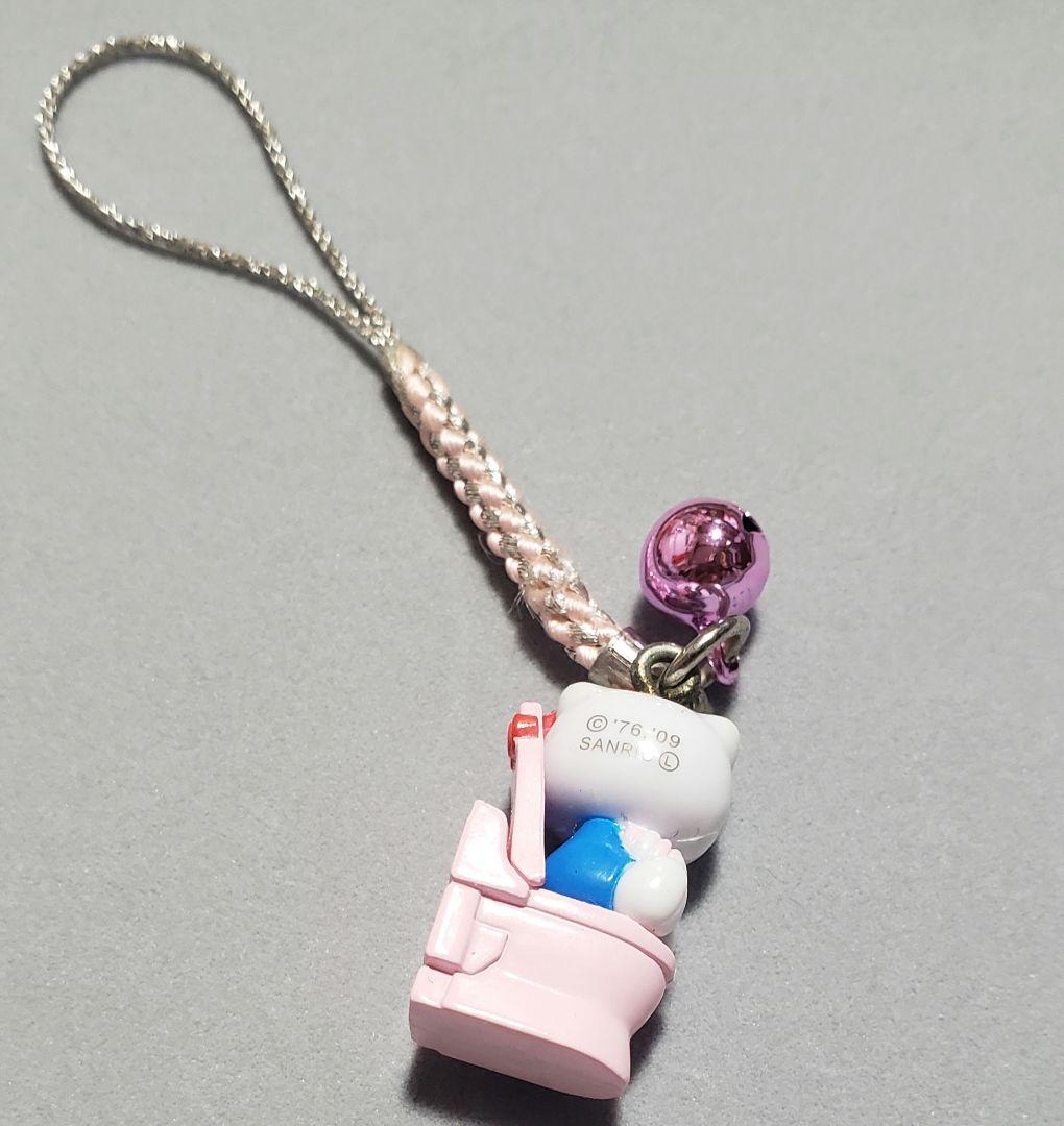 ハローキティ♥　刈谷ハイウェイオアシス限定　デラックストイレ ストラップ　レア❣