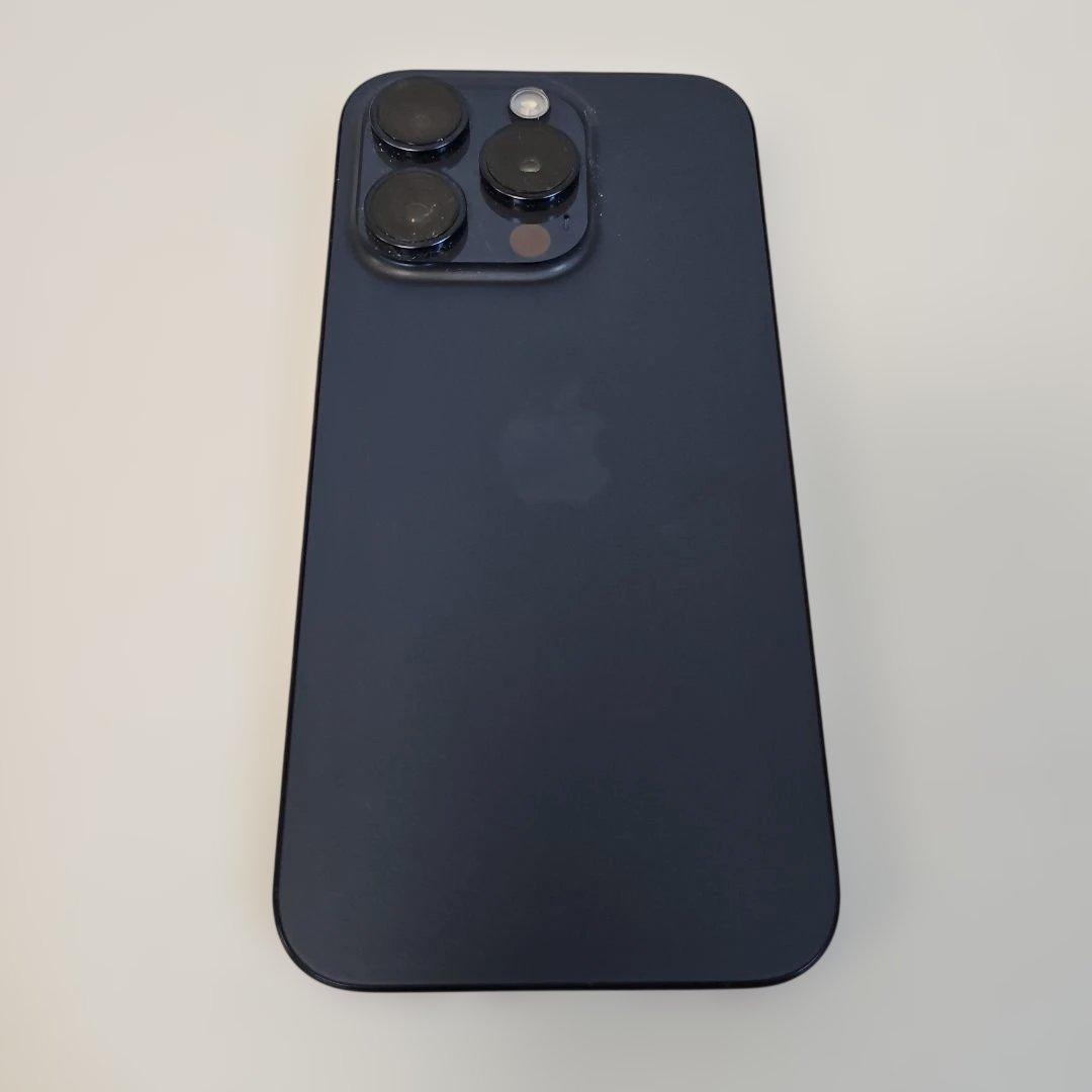Apple iPhone 15 Pro 本体