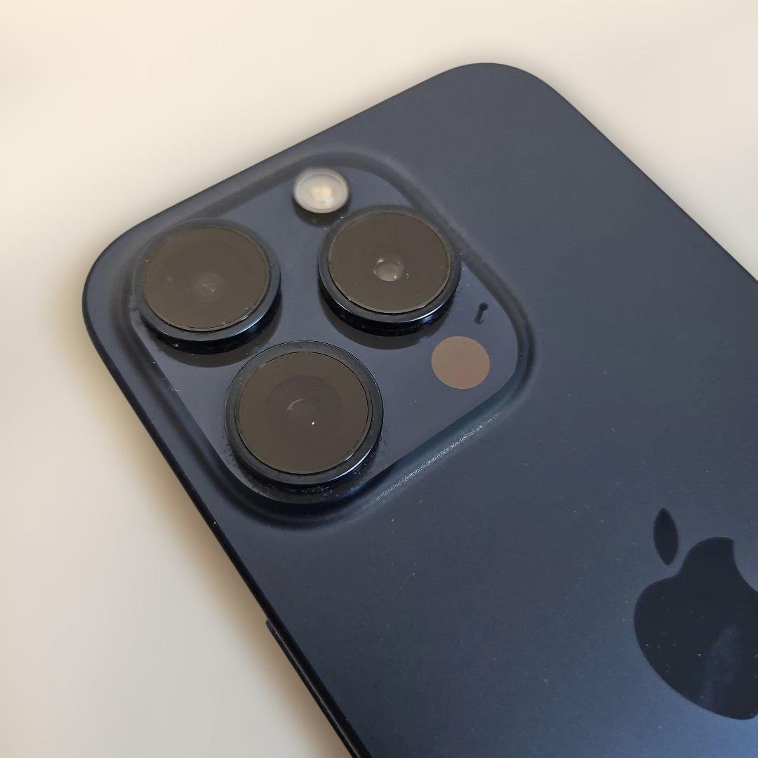 Apple iPhone 15 Pro 本体