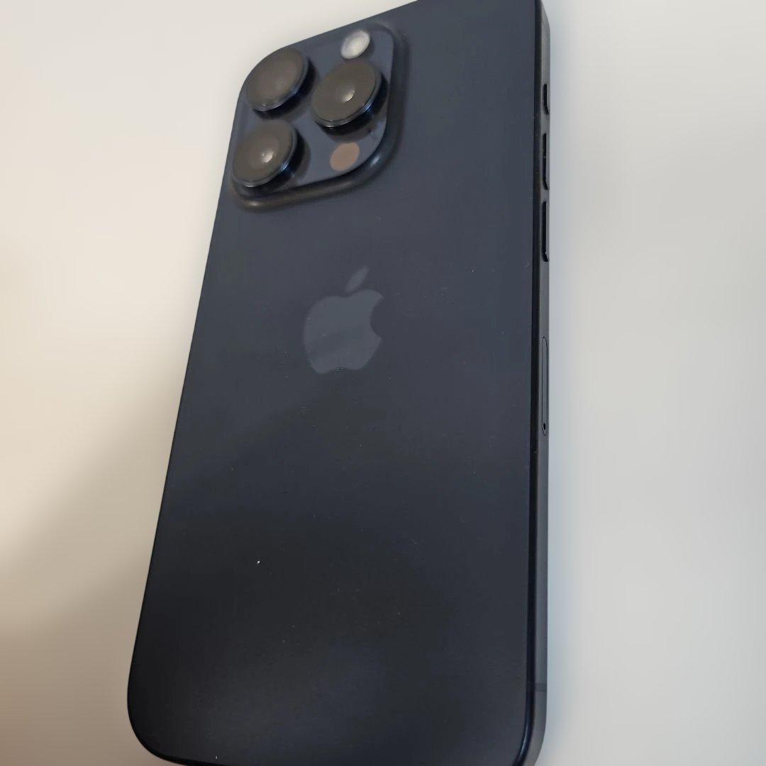 Apple iPhone 15 Pro 本体