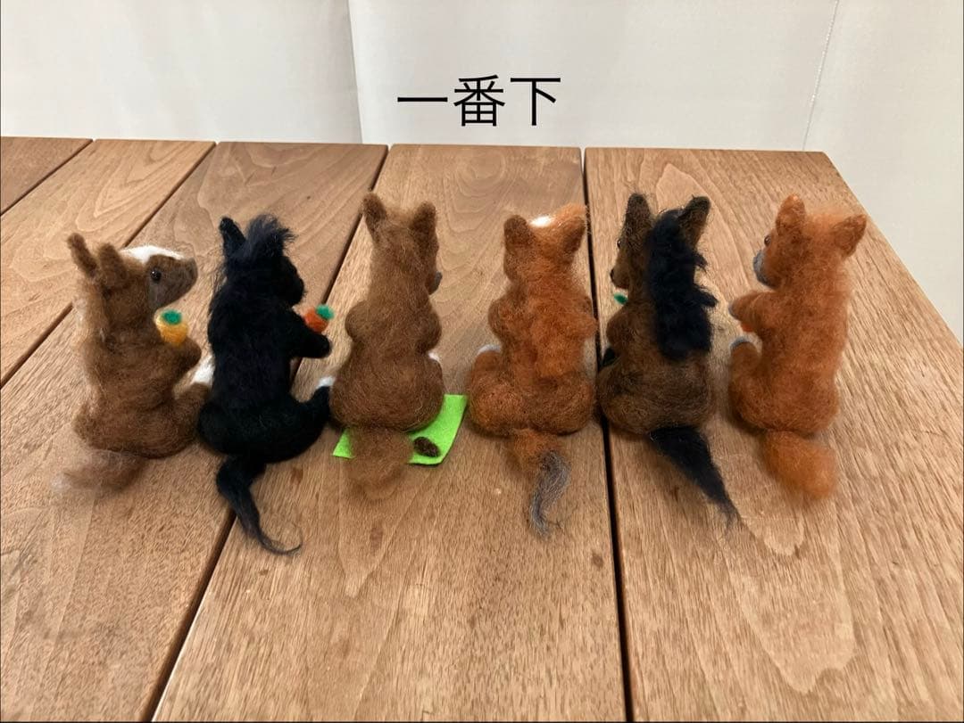 羊毛フェルト 馬　サラブレッド　ぬいぐるみ　競走馬　置物　馬19個　ボックス入り