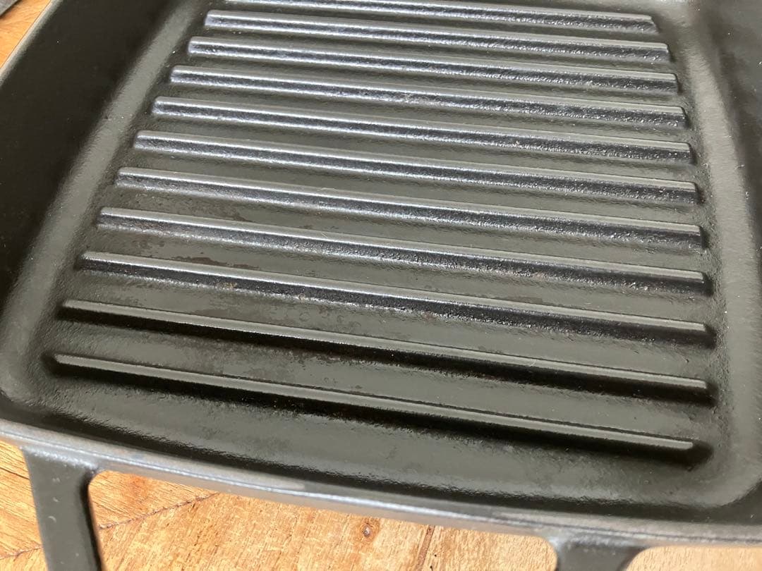 staub ストウブ 「 ピュアグリル スクエア ブラック 23cm 」