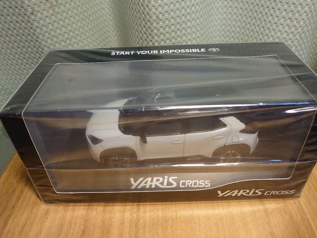 ☆【新品】ヤリスクロス　ブラックマイカ×ホワイトパール　カラーサンプル