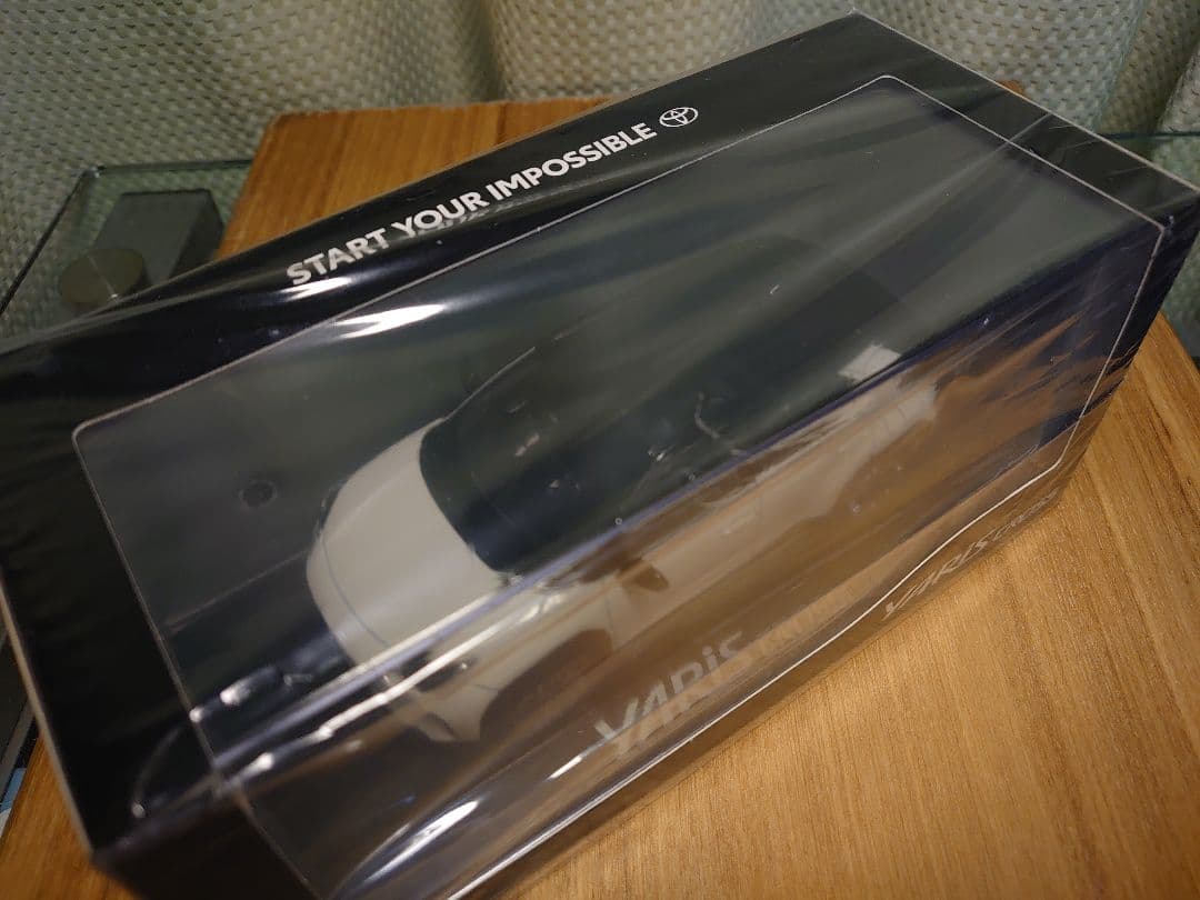 ☆【新品】ヤリスクロス　ブラックマイカ×ホワイトパール　カラーサンプル