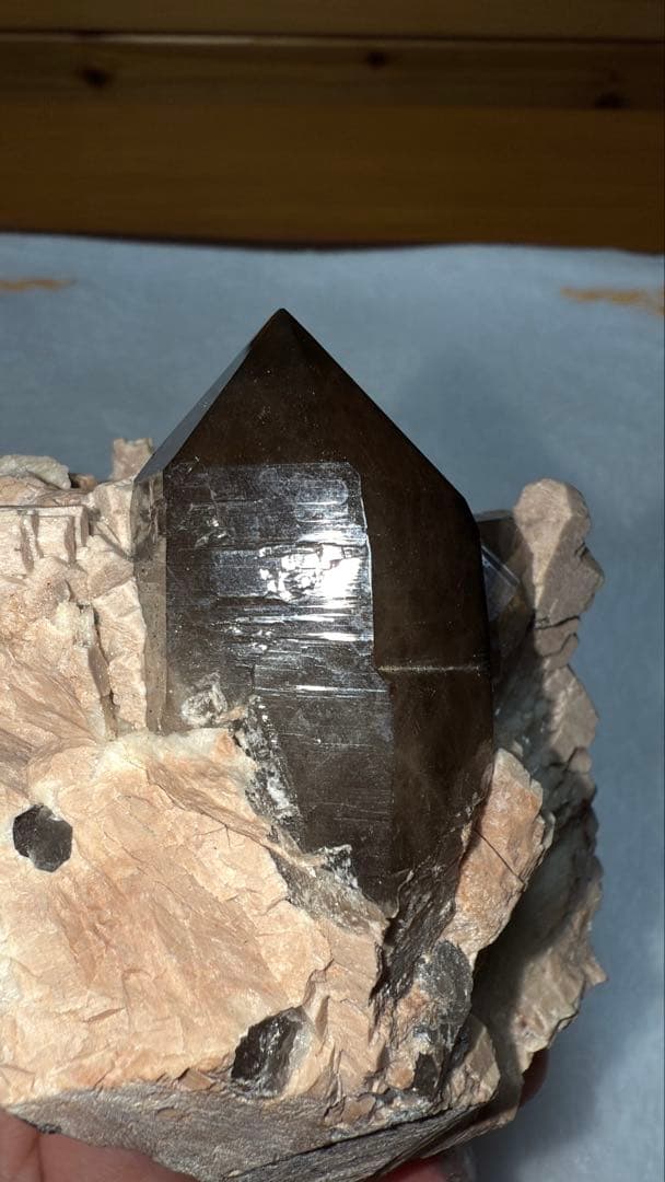 マスタークリスタル 完全天然物 山東省産モリオン ピンクカリ長石 造形美 原石