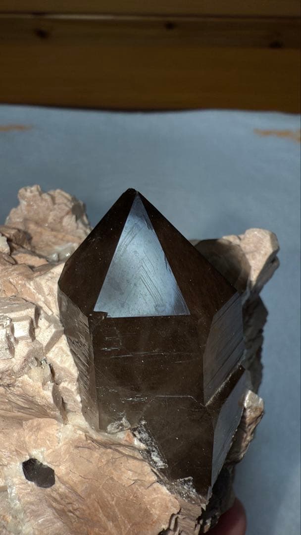 マスタークリスタル 完全天然物 山東省産モリオン ピンクカリ長石 造形美 原石