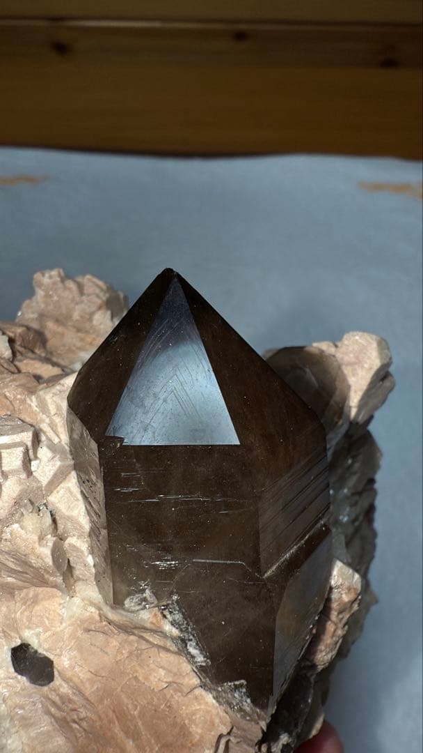 マスタークリスタル 完全天然物 山東省産モリオン ピンクカリ長石 造形美 原石