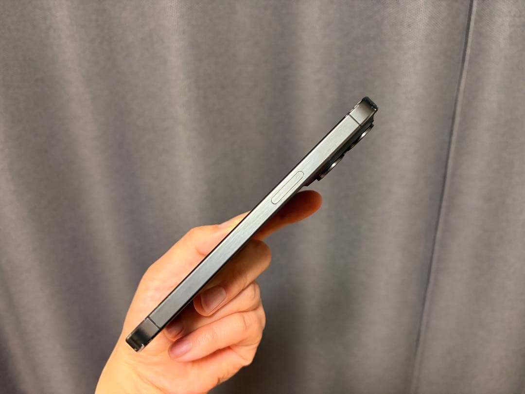Apple iPhone 15 Pro 256GB ブラックチタニウム