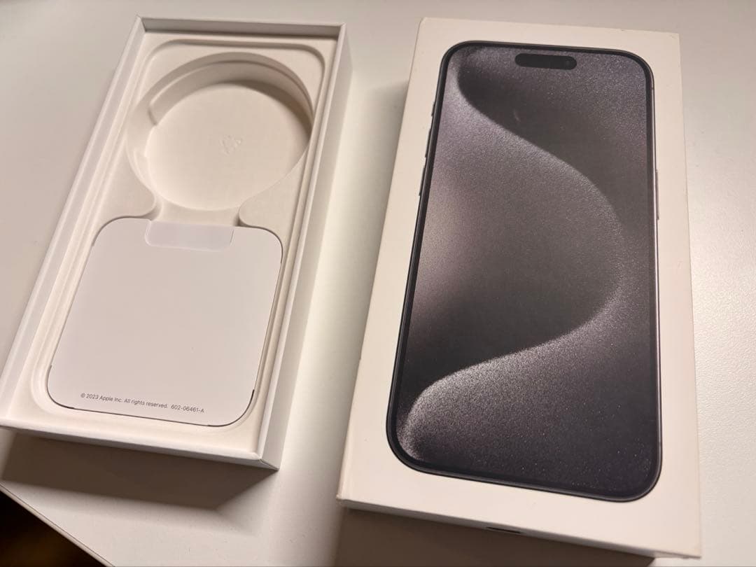 Apple iPhone 15 Pro 256GB ブラックチタニウム