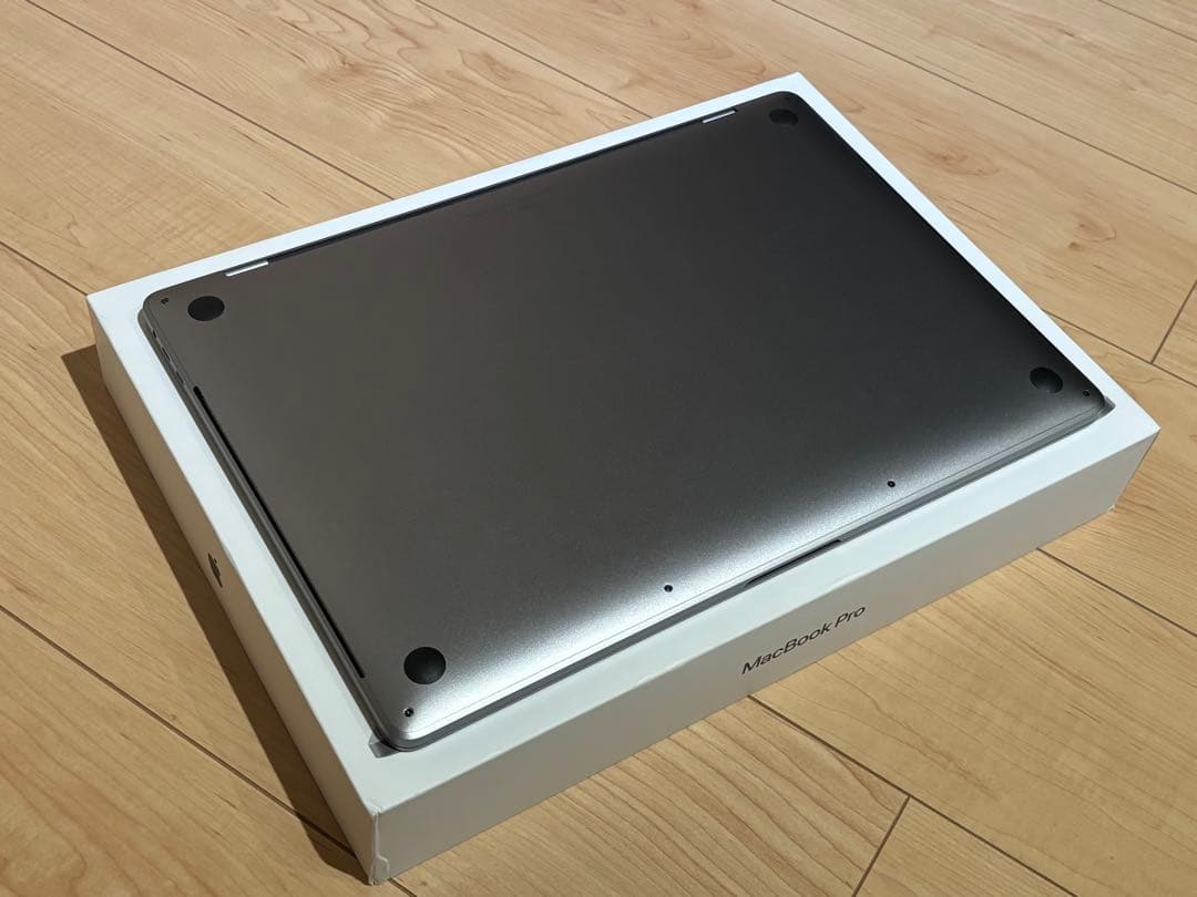 MacBook本体 MacBook Pro 16 i7 32GB 1TB GPU 5500M 8G