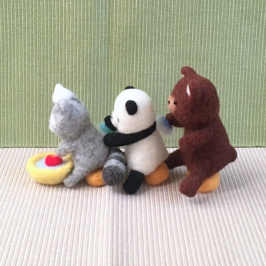 羊毛フェルト 作品 仲良し洗いっこ