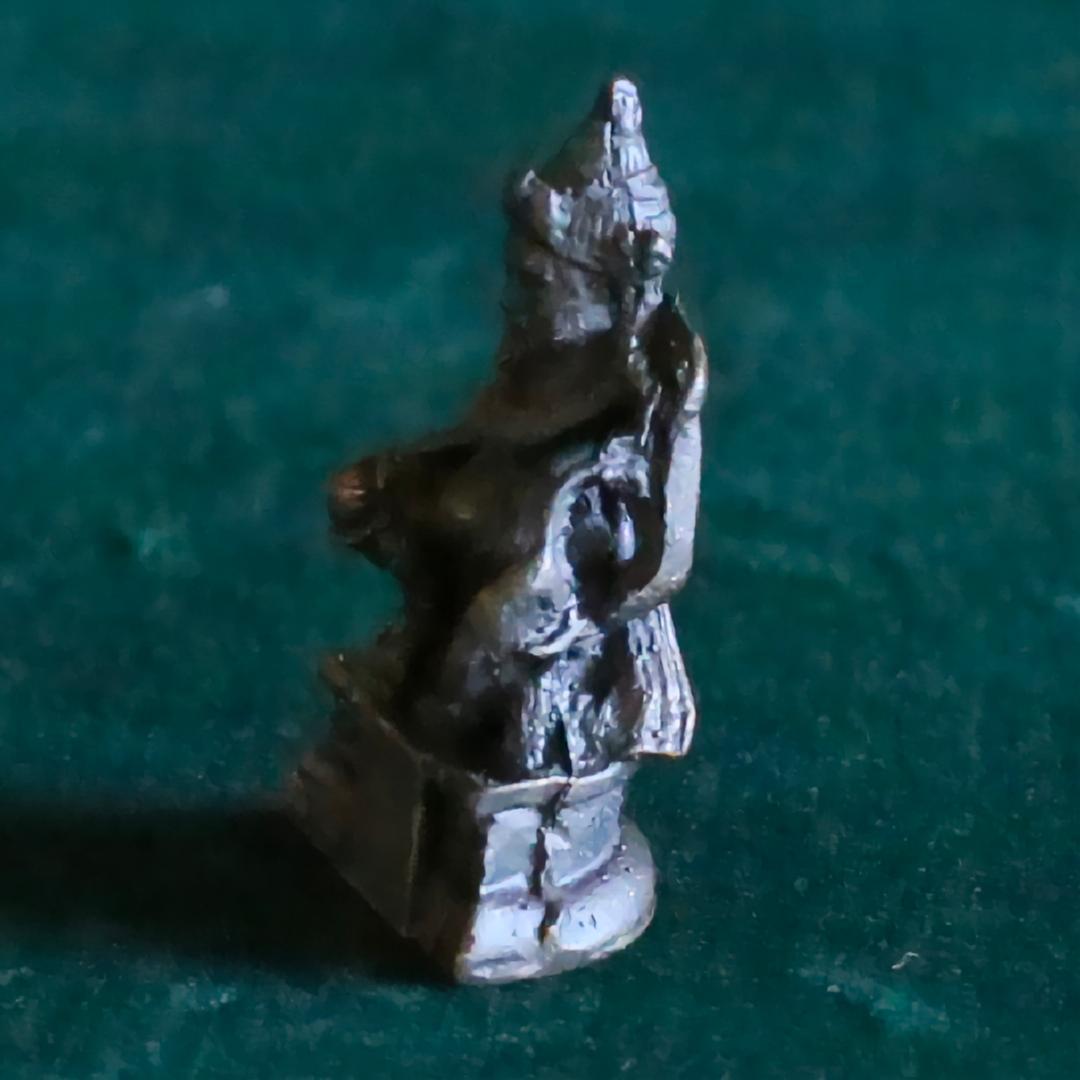 チャムンダ像(?)　金属製　約3.5cm 　ー インドの小さな神さま ー