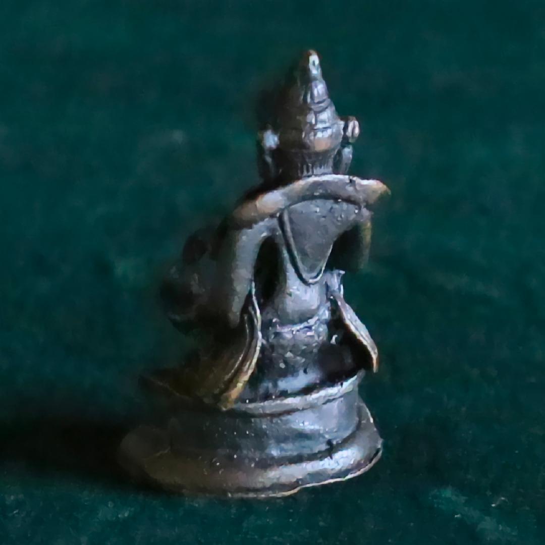 チャムンダ像(?)　金属製　約3.5cm 　ー インドの小さな神さま ー