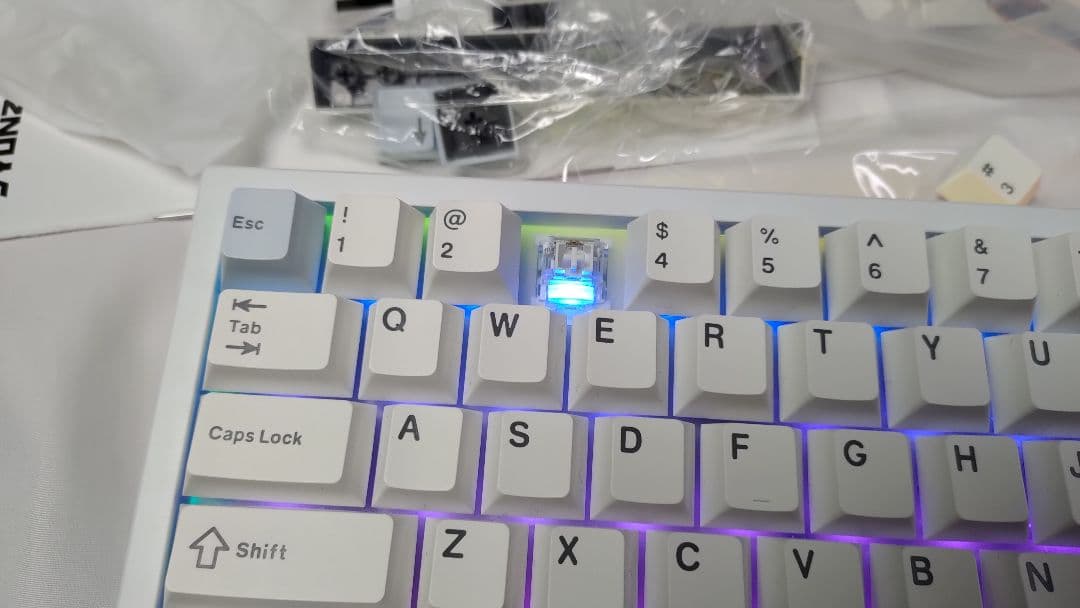 日本未発売限定版 YUNZII AL65 メカニカルキーボード 本体