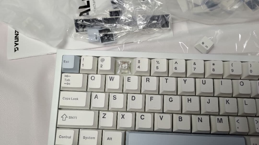 日本未発売限定版 YUNZII AL65 メカニカルキーボード 本体