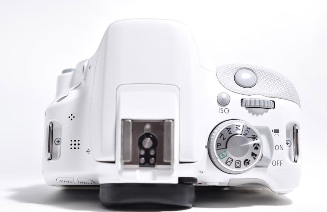 2月24日限定【希少ホワイト】Canon EOS Kiss X7 レンズキット