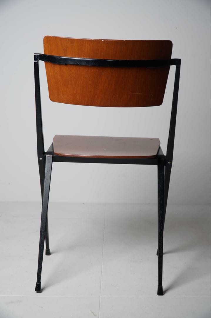 Pyramid Chair（ピラミッドチェアー）