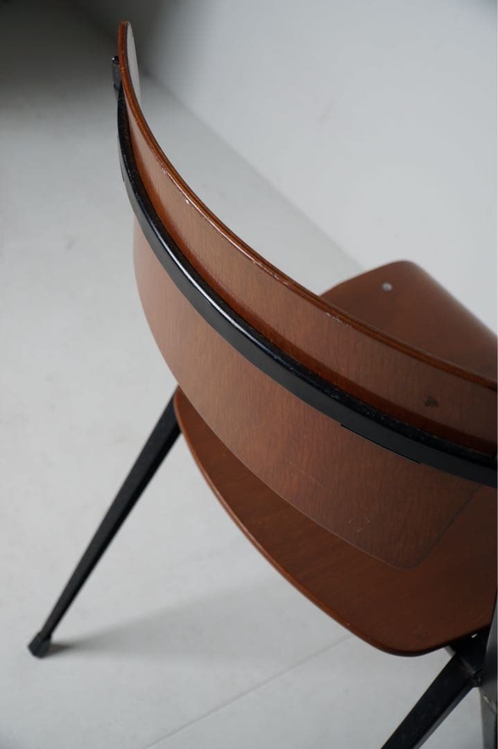 Pyramid Chair（ピラミッドチェアー）