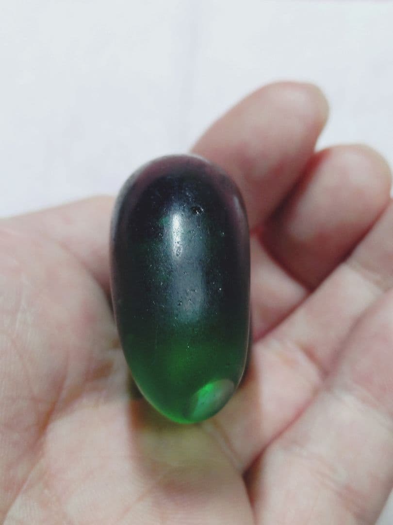 稀少 勾玉 古墳 グリーン 緑色 硝子 素材 アンティーク 工芸 置物