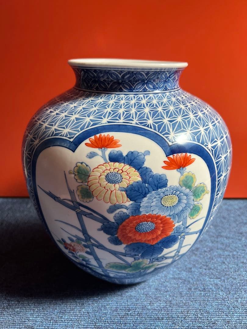 1015 伊万里　色絵梅菊　花瓶