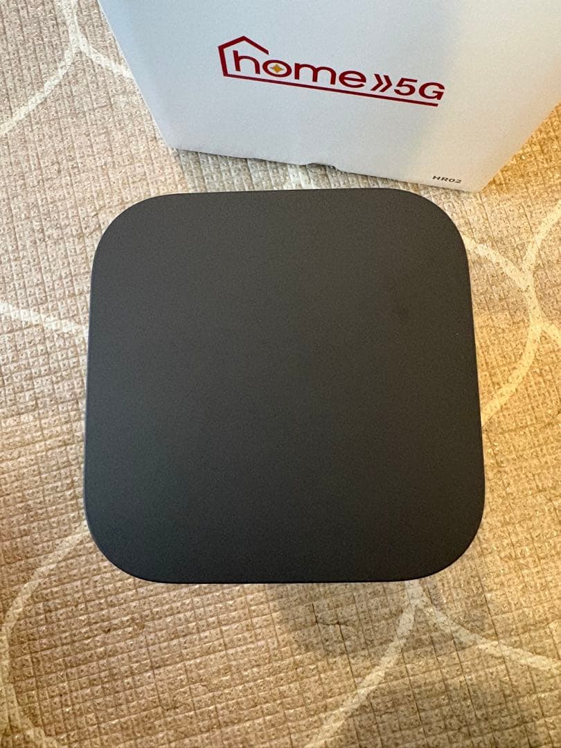 使用期間4ヶ月弱　【美品・箱付き】docomo 5G HR02