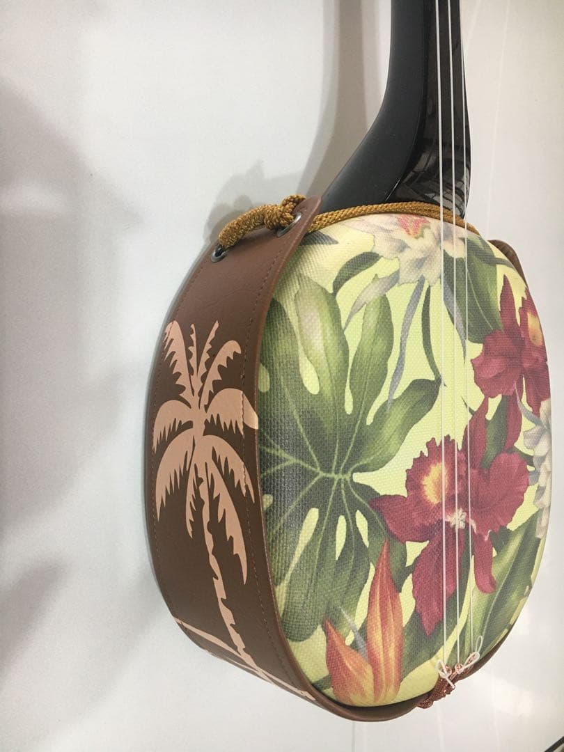 花柄で可愛い三線本体 ケース、教材付き