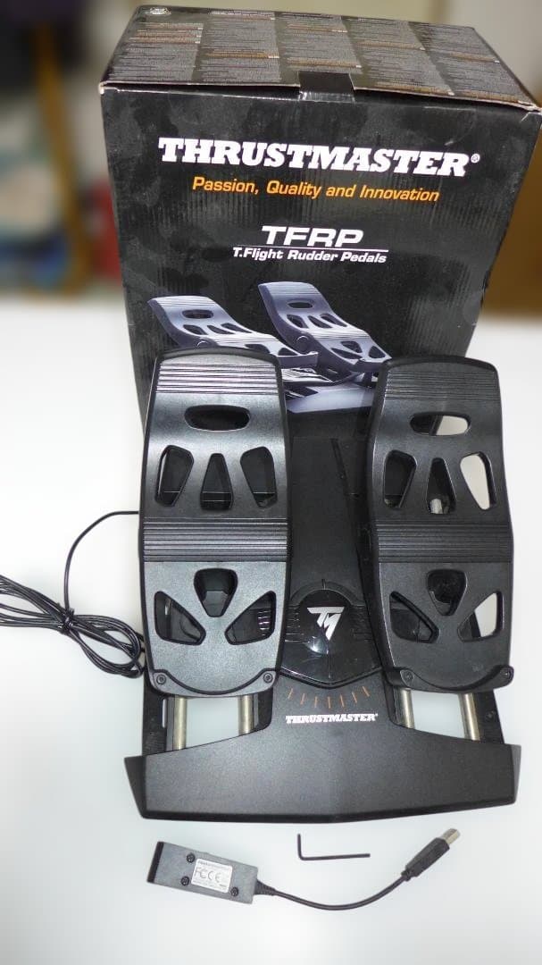 THRUSTMASTER ゲーム用ラダーペダル