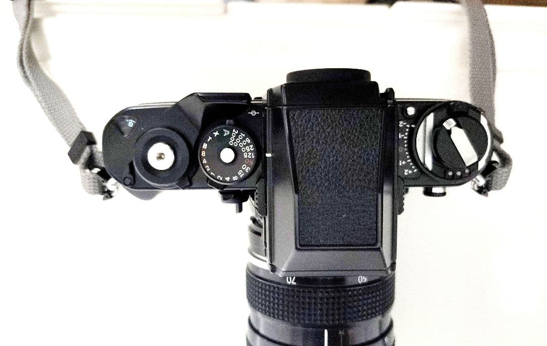 ニコンF３HP　フイルムカメラズームレンズ付き　ストロボセット中古良品　取説付き