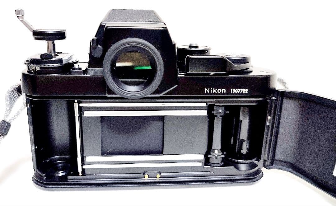 ニコンF３HP　フイルムカメラズームレンズ付き　ストロボセット中古良品　取説付き