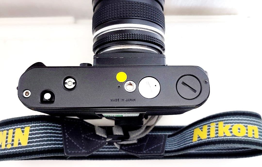 ニコンF３HP　フイルムカメラズームレンズ付き　ストロボセット中古良品　取説付き