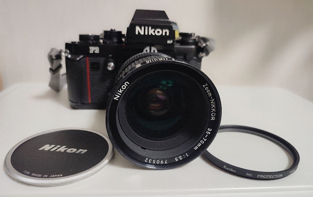 ニコンF３HP　フイルムカメラズームレンズ付き　ストロボセット中古良品　取説付き