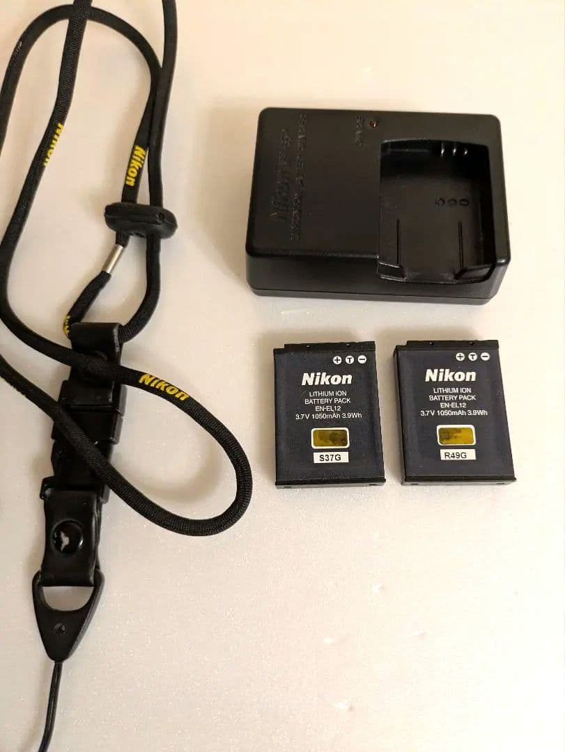 Nikon COOLPIX★AW120★防水仕様★バッテリー2個、充電器など