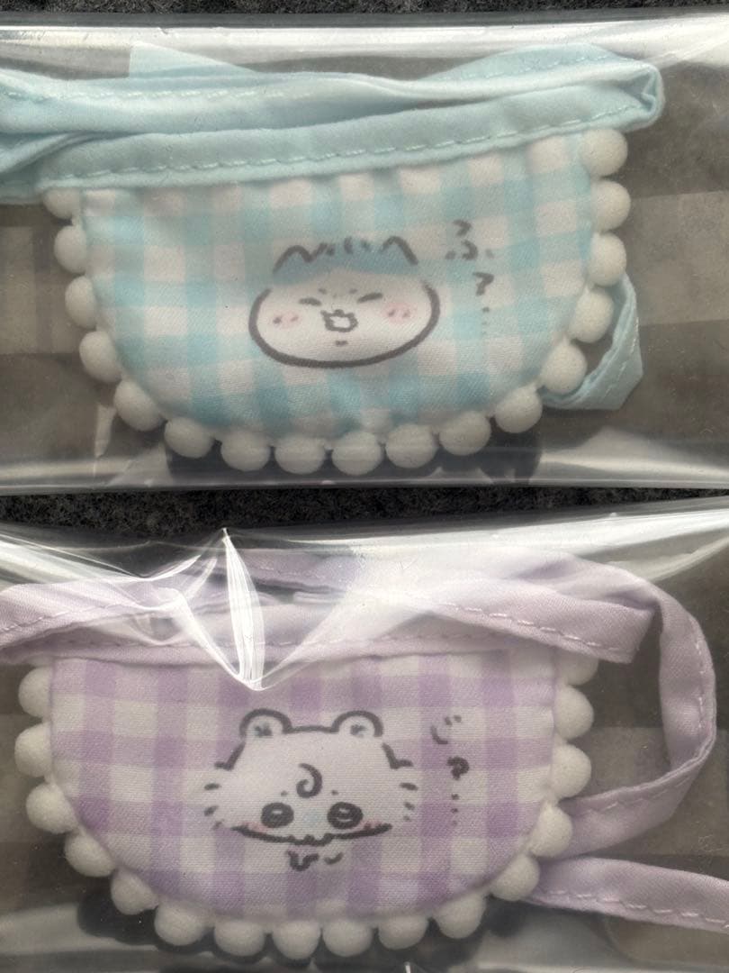 ちいかわ サンリオ　フロッキー　ちいかわ　ハチワレ　モモンガ　よだれかけ