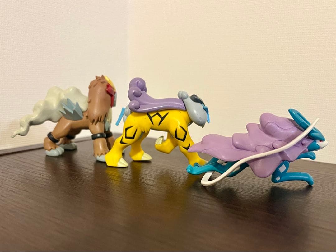 ※訳あり※フィギュア　立体ポケモン図鑑　エンテイ　スイクン　ライコウ　3体セット