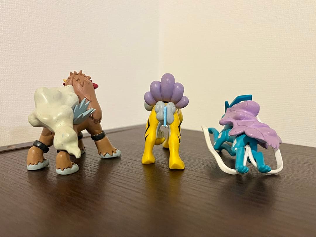 ※訳あり※フィギュア　立体ポケモン図鑑　エンテイ　スイクン　ライコウ　3体セット