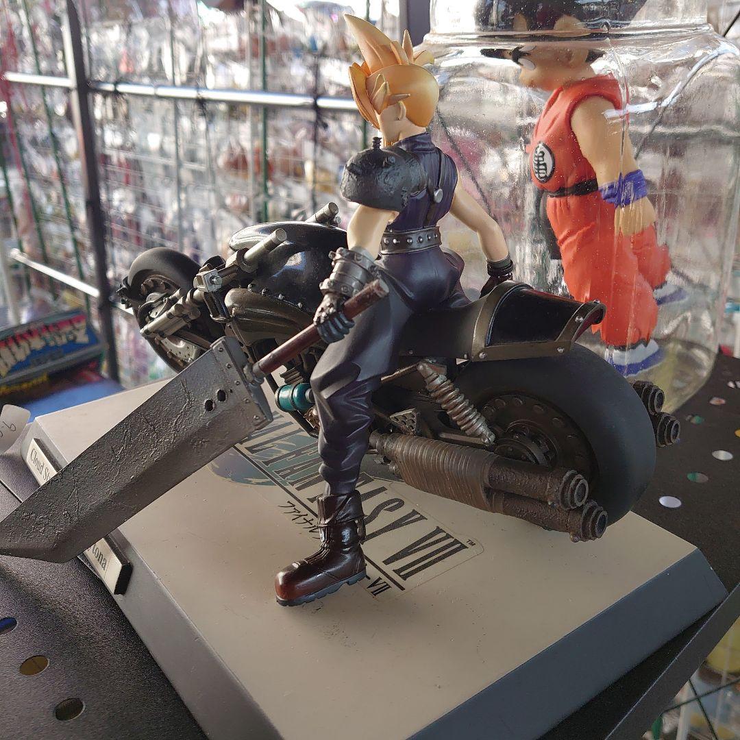 クラウド・ストライフ & ハーディ・デイトナ フィギュア FF7キャラ