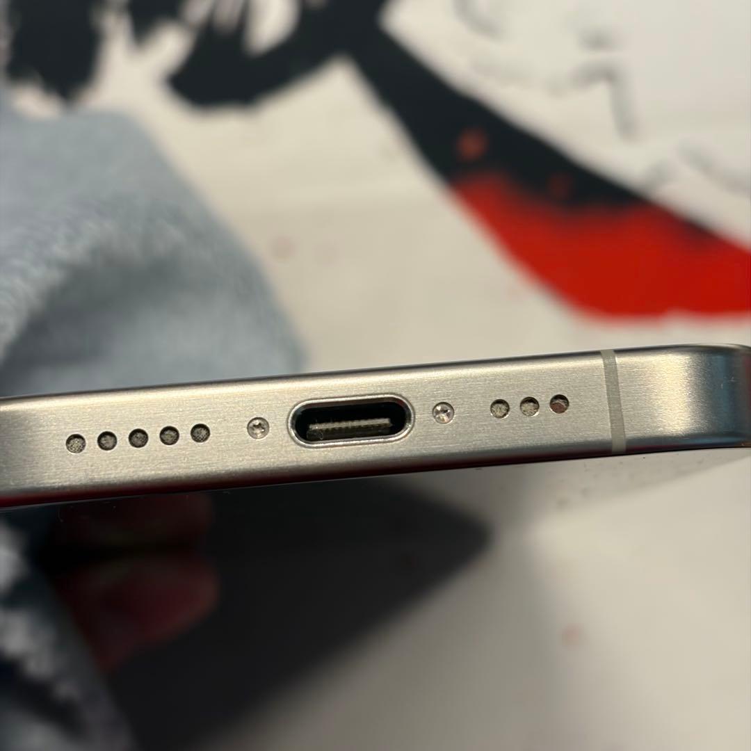 iPhone 15 Pro ナチュラルチタニウム 256GB SIMフリー