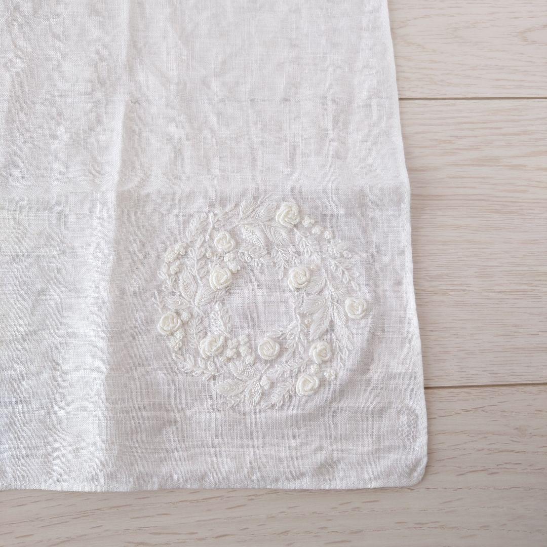 手刺繍入り　リネンクロス/リネンハンカチ【白糸刺繍ローズ】