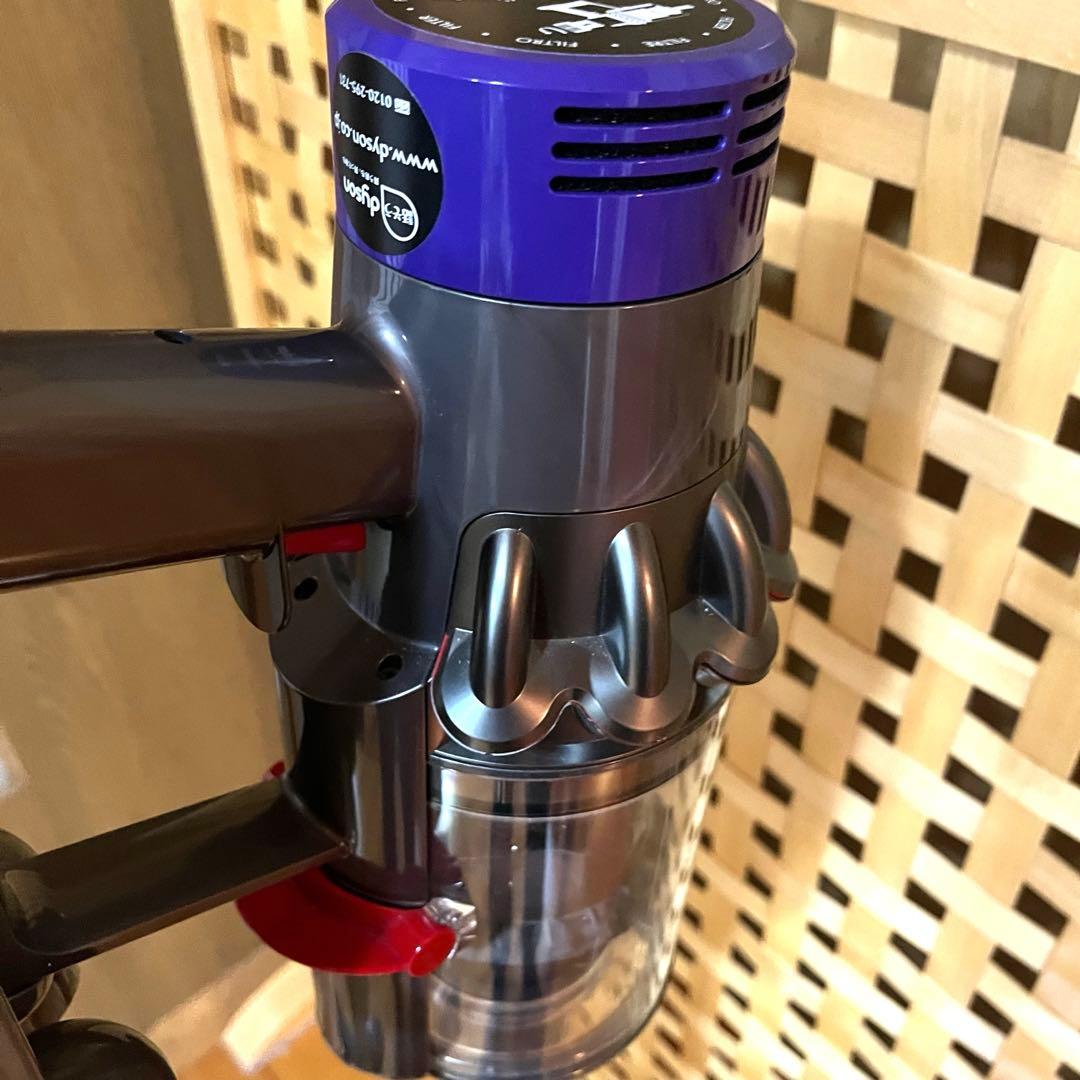 【ジャンク品】　dyson ダイソン SV10コードレスクリーナー　スタンド付