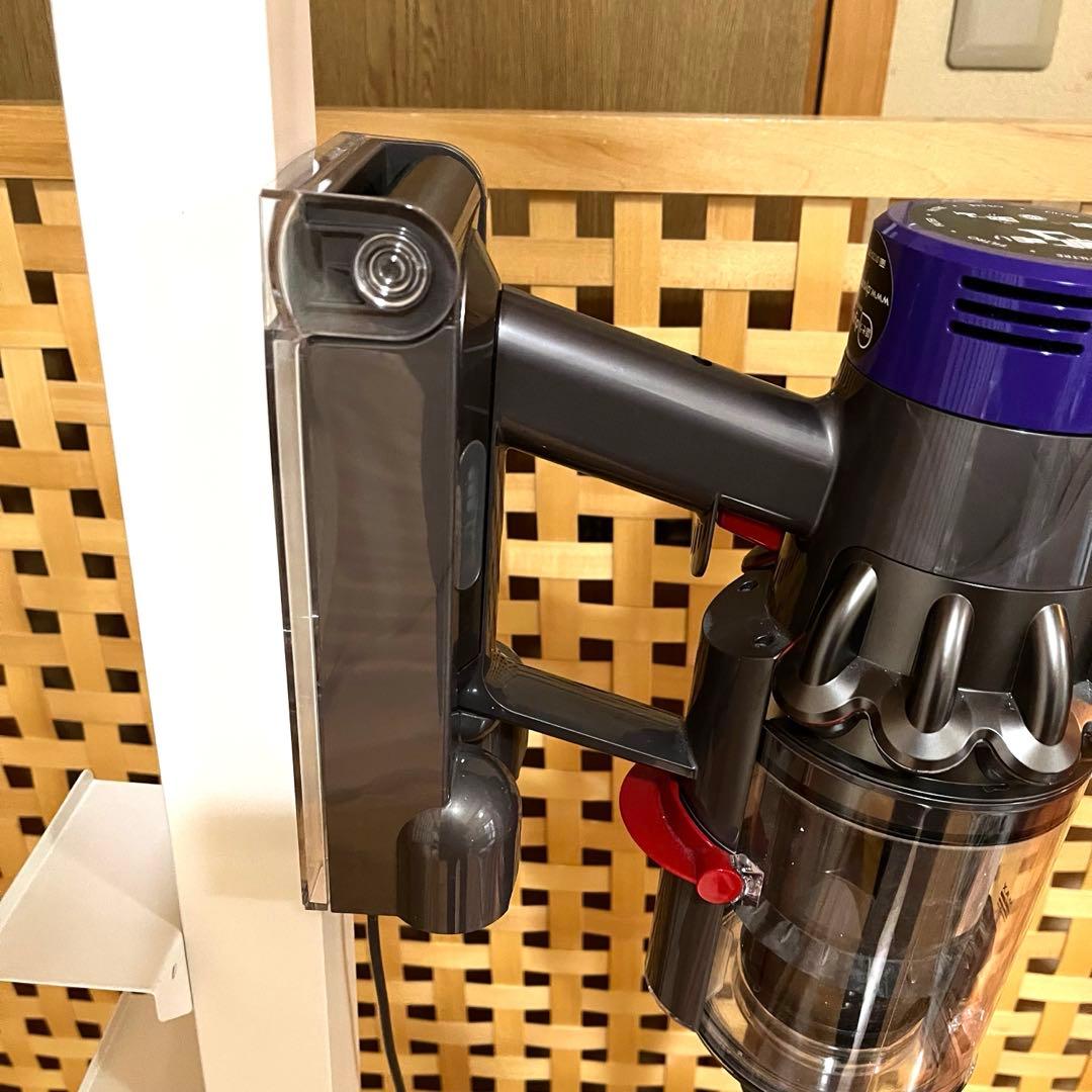 【ジャンク品】　dyson ダイソン SV10コードレスクリーナー　スタンド付