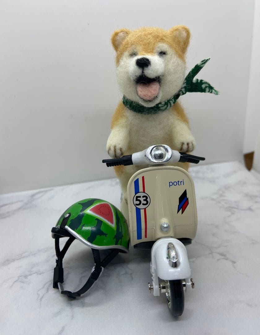 羊毛フェルト柴犬 犬 バイク ヘルメット付き