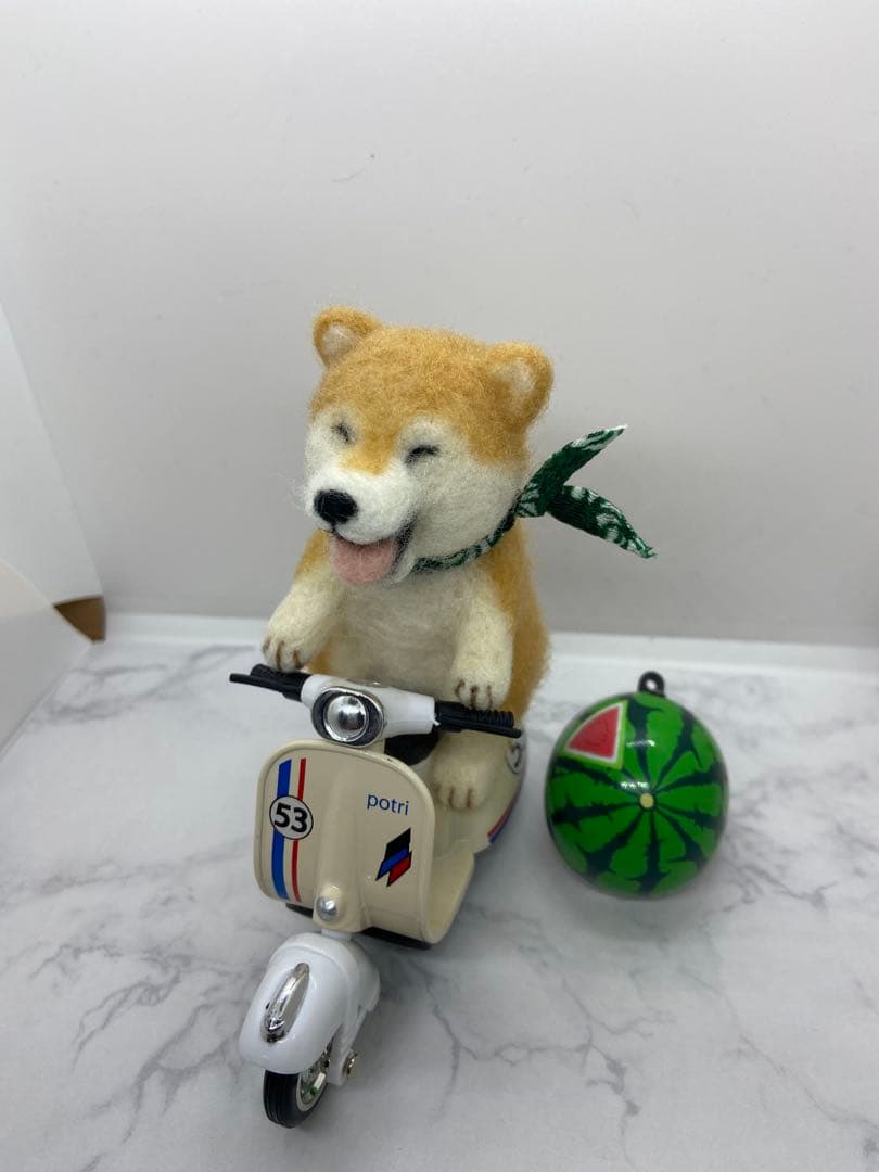 羊毛フェルト柴犬 犬 バイク ヘルメット付き