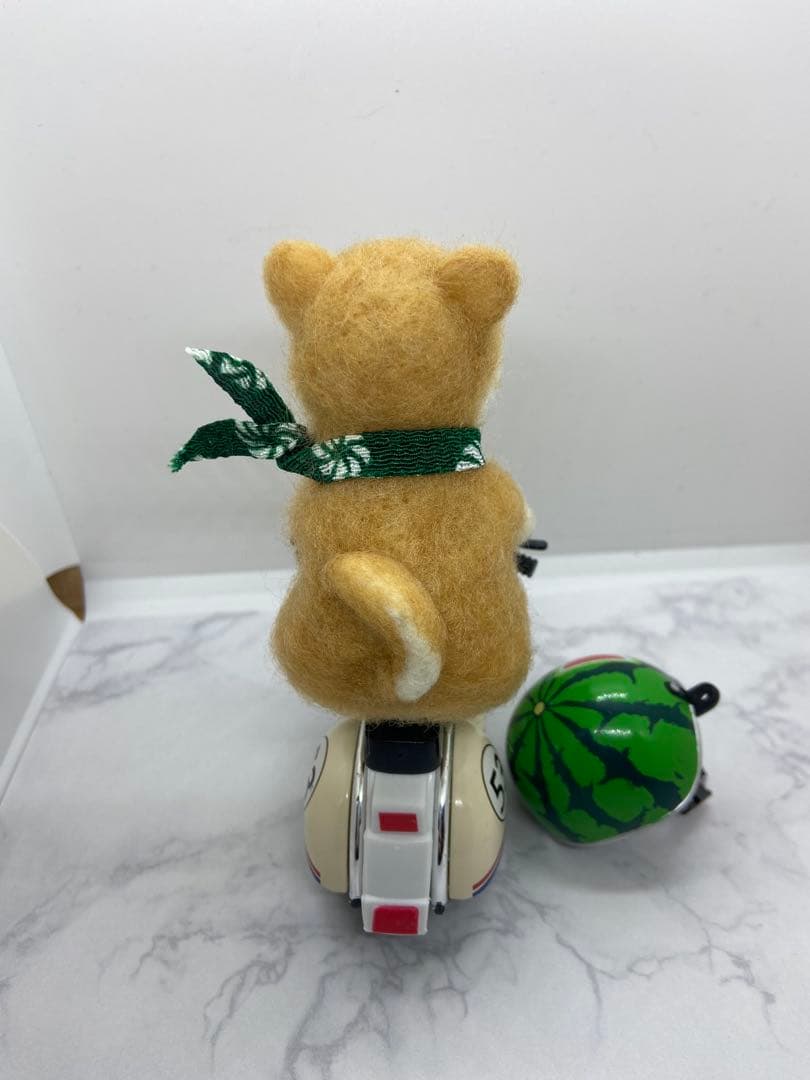 羊毛フェルト柴犬 犬 バイク ヘルメット付き