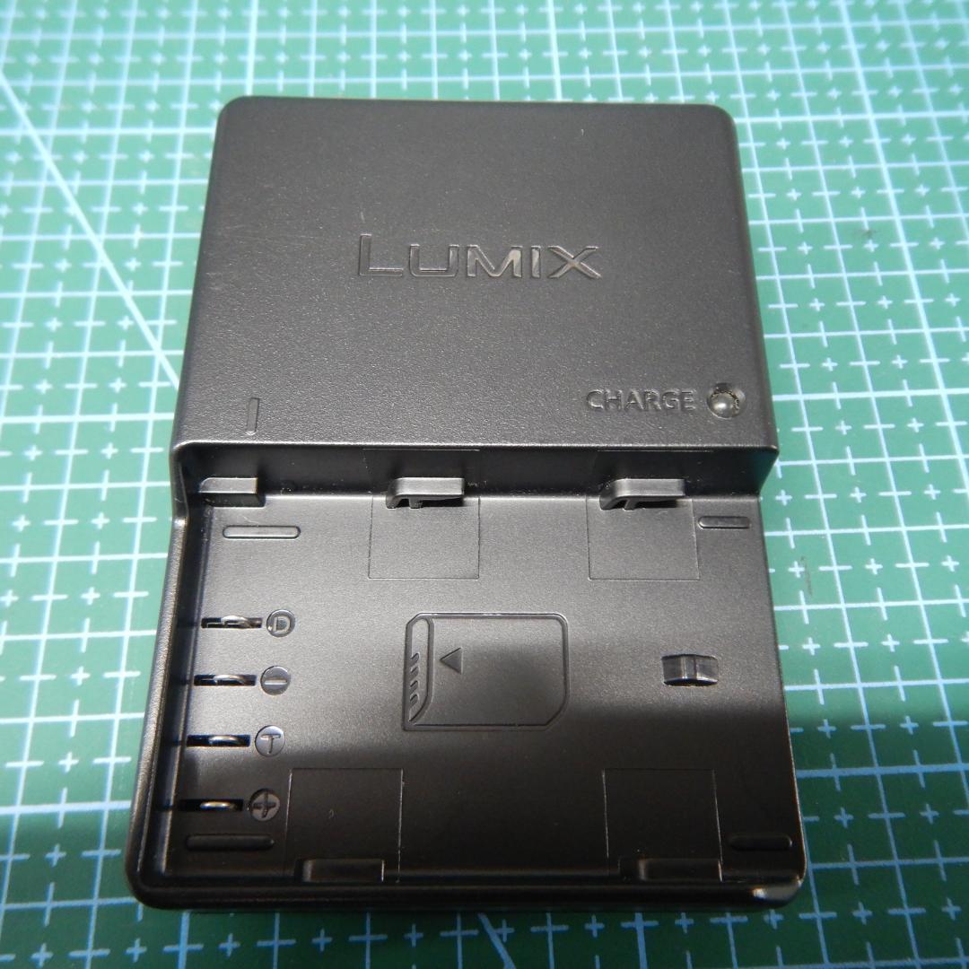 パナソニック　バッテリーチャージャー　DMW-BTC10　中古品　F1722