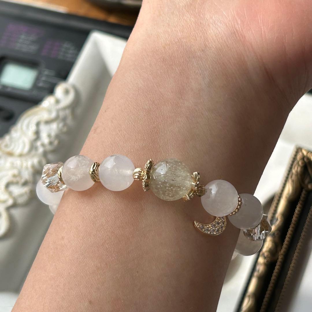 リビアングラス＆ムーンストーンブレスレット　月チャーム付き